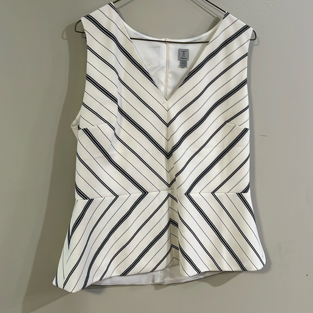 [XL]NWOT-Tristan  black strips pattern white camisole